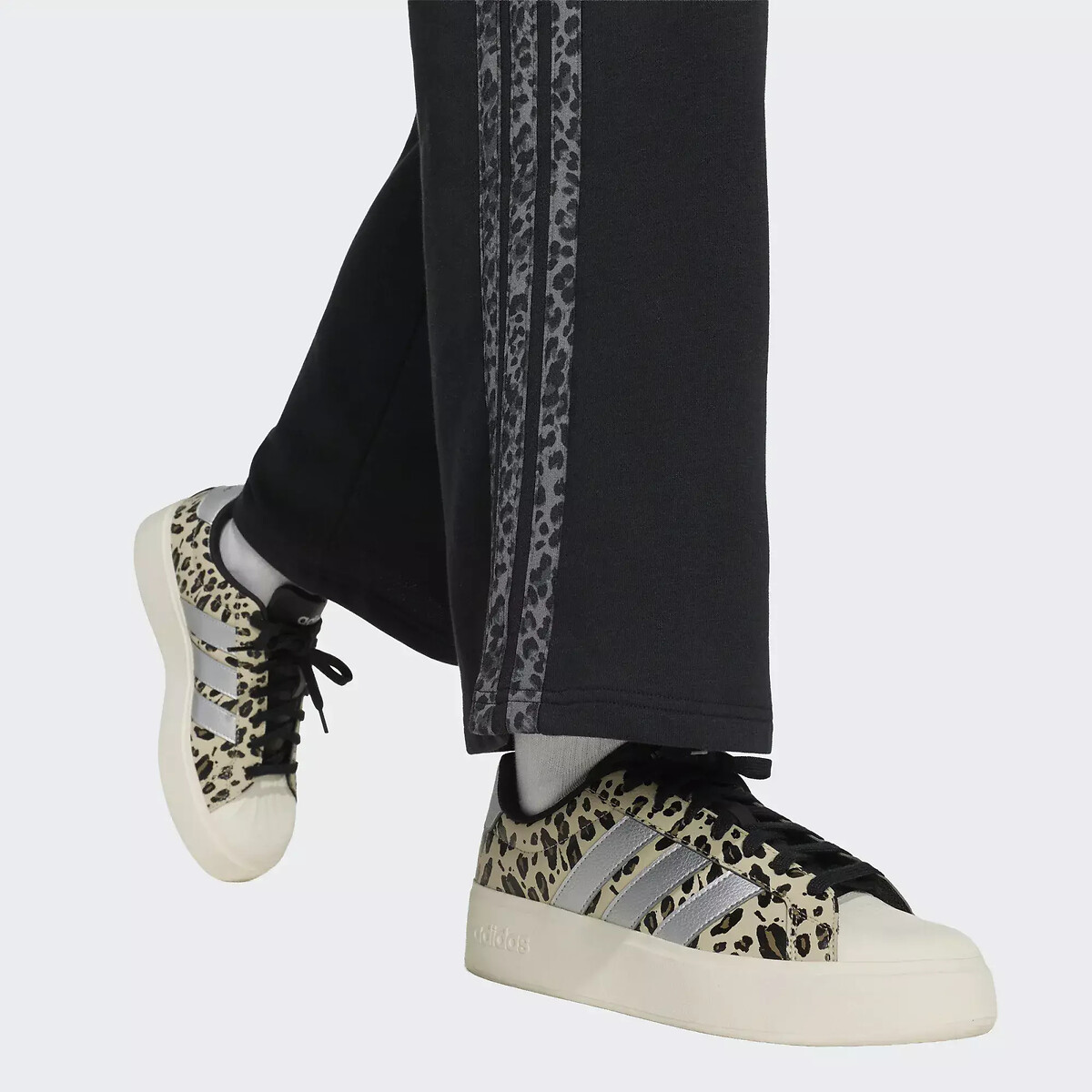 Wijdvallende joggingbroek met strepen in luipaardprint zwart, ADIDAS SPORTSWEAR