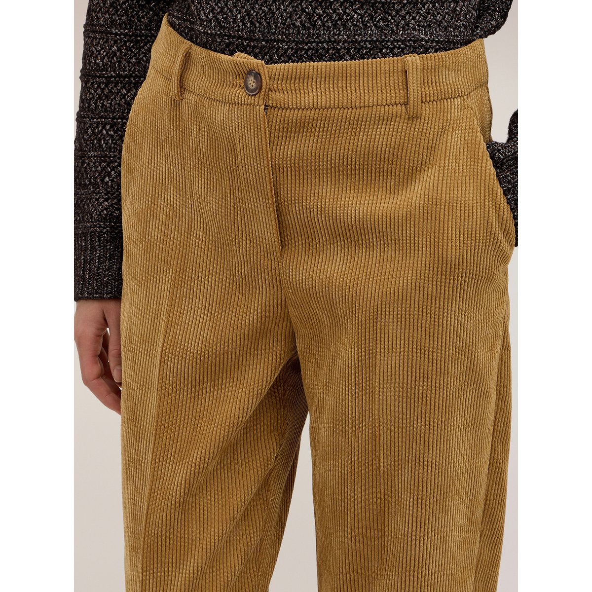 Pantalon à revers jaune, MOTIVI