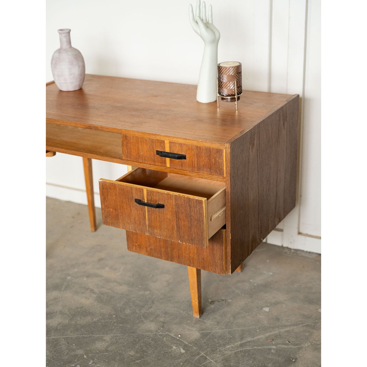 Bureau années 60 Yvan N°565 - Bon état bois foncé, DEBONGOUT