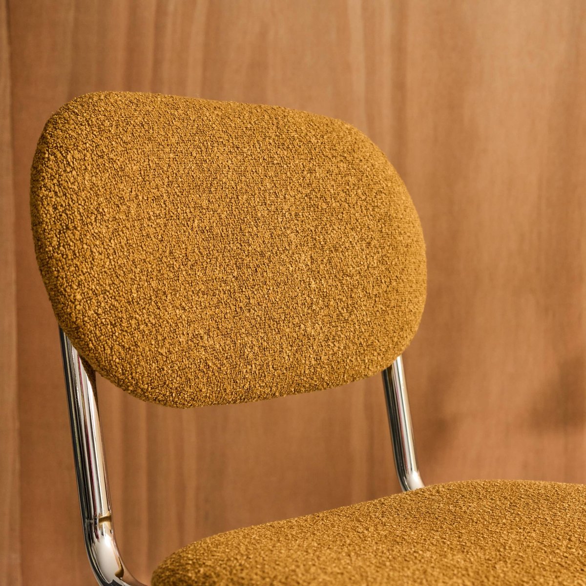 Chaise cantilever arrondie métal, bouclette texturée et pieds chromés (lot de 2) MALOA moutarde, SWEEEK
