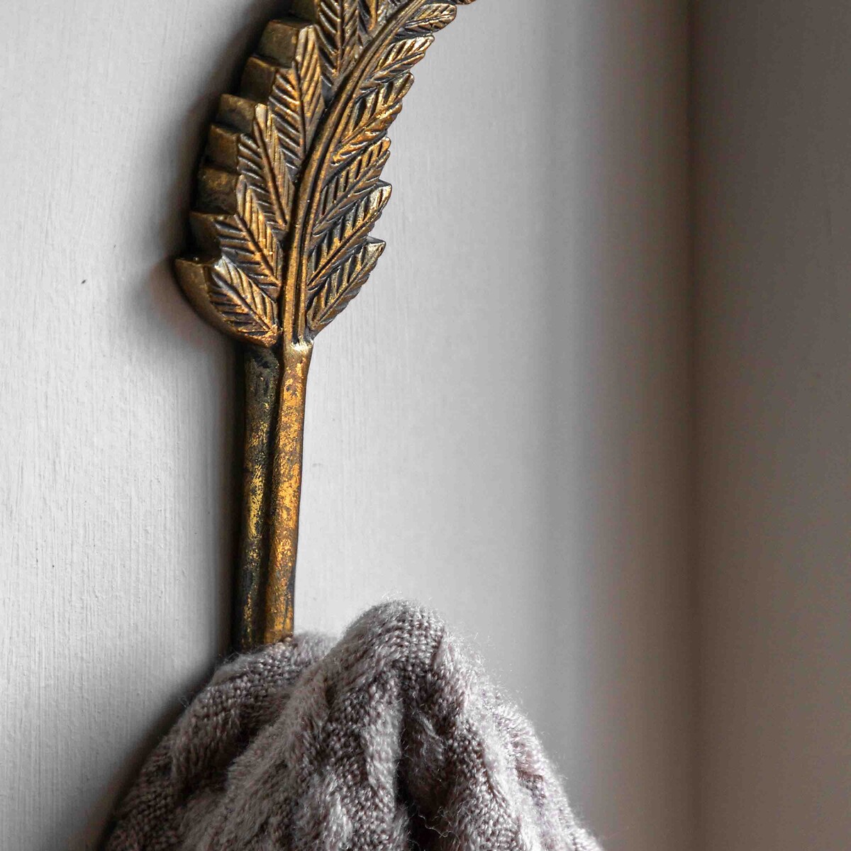 Rowan Leaf Decorative Hook in Gold Finish gold-coloured, ÉDITÉ