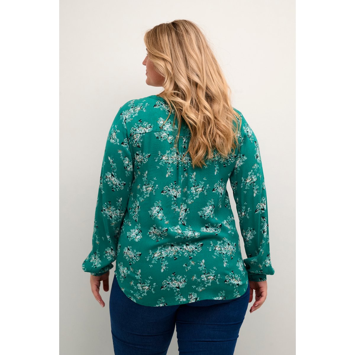 Blouse with long sleeve vert detailed flower print, KAFFE CURVE