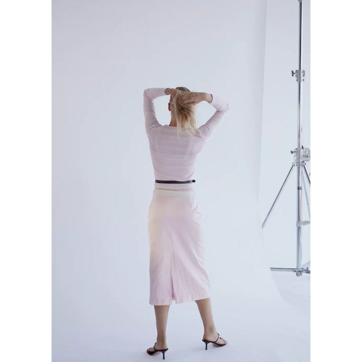 Jupe midi satinée rose pastel, MANGO