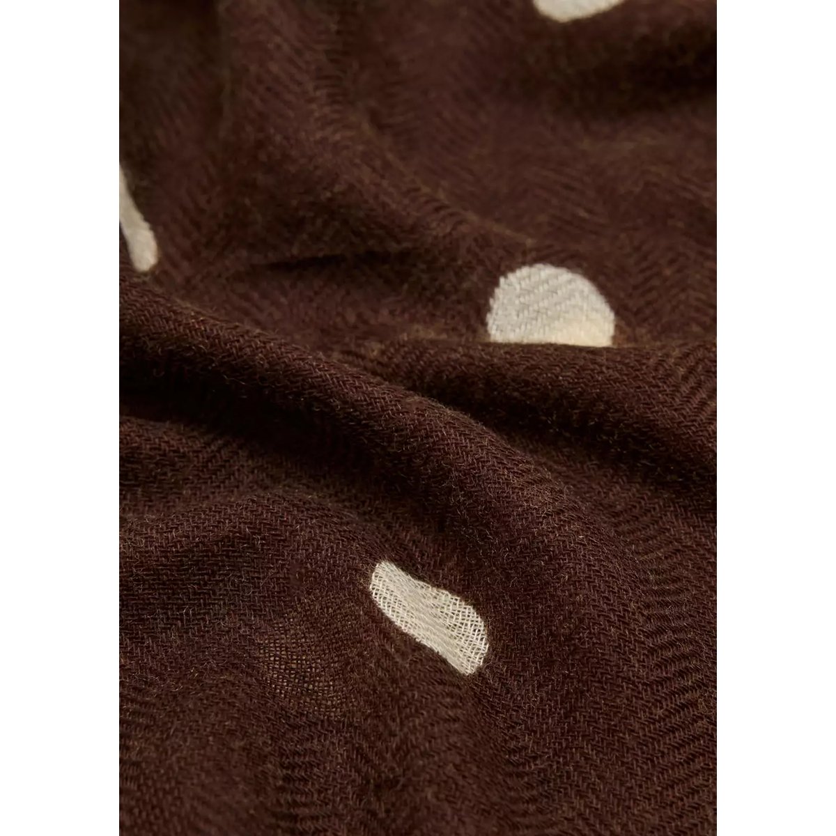 Foulard imprimé à finitions effilochées chocolat, MANGO