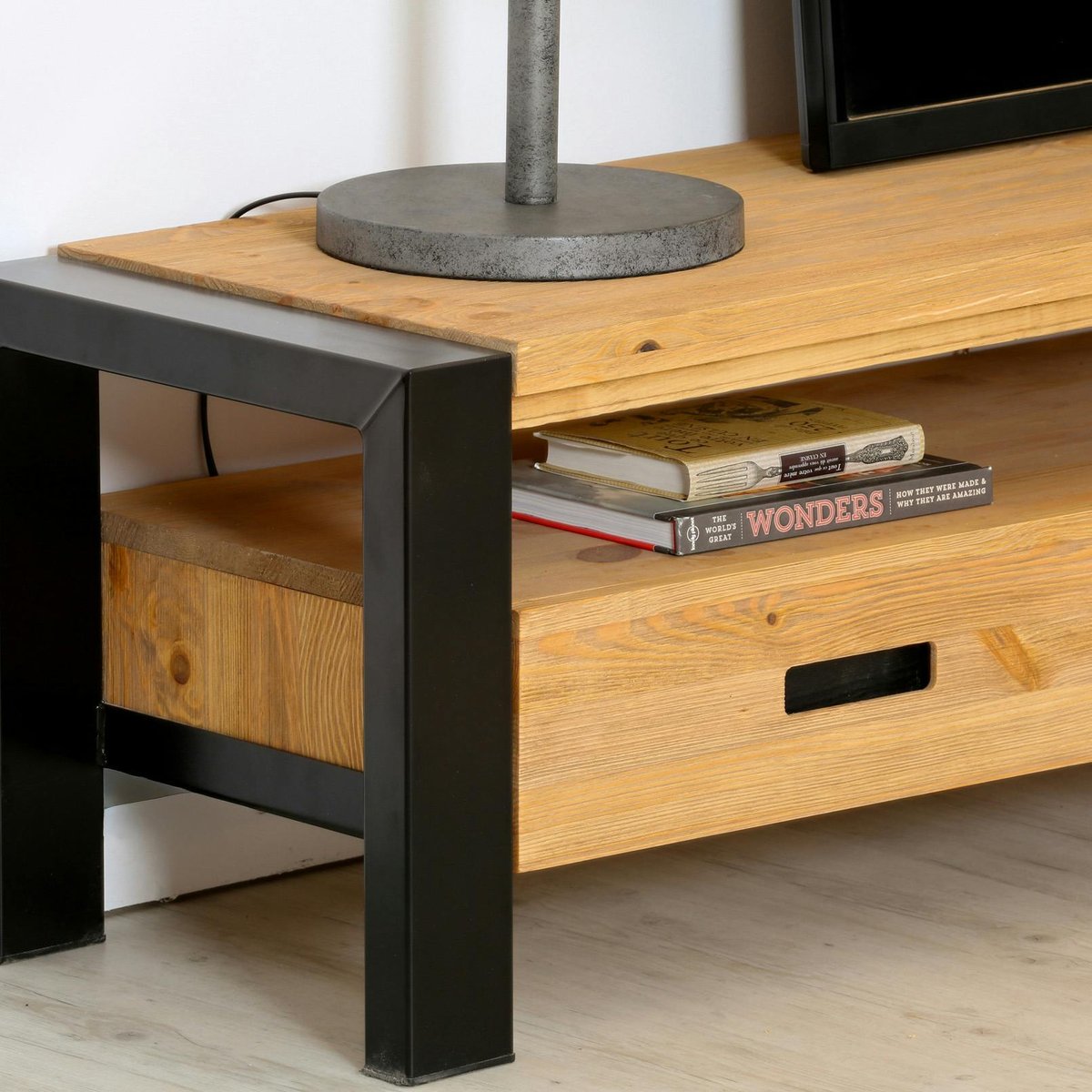 Meuble TV 180cm pin massif et métal 3 tiroirs style industriel LOUNDGE bois naturel, PIER IMPORT