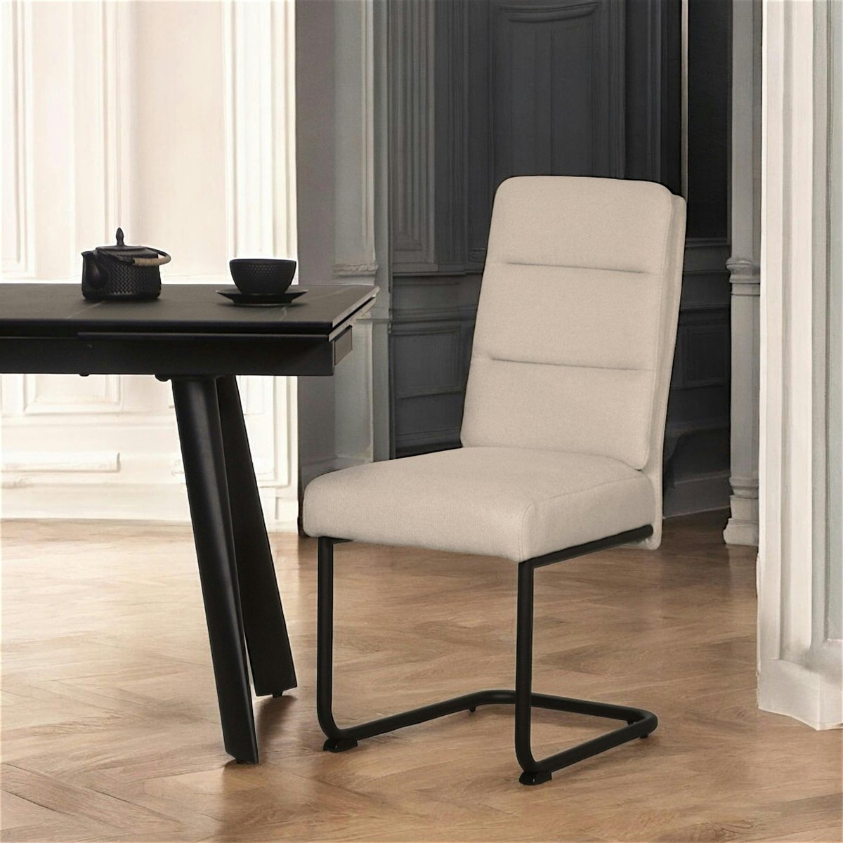 Chaise à dossier haut en tissu beige (lot de 2) LOMBARDIE taupe, PIER IMPORT