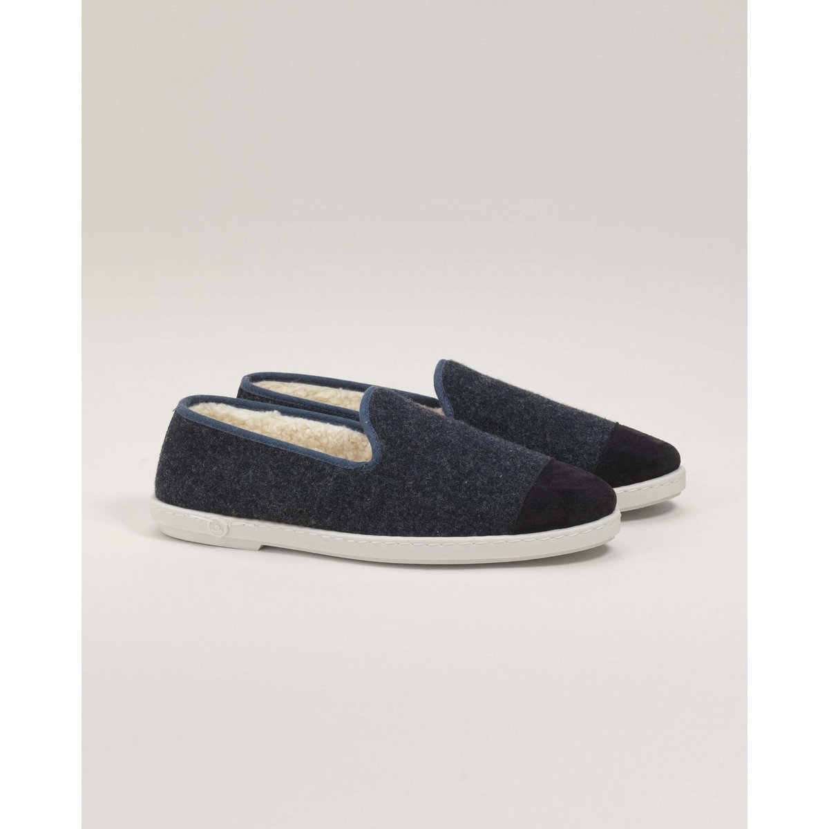 Chaussons en laine recyclée bleu marine jean, ANGARDE