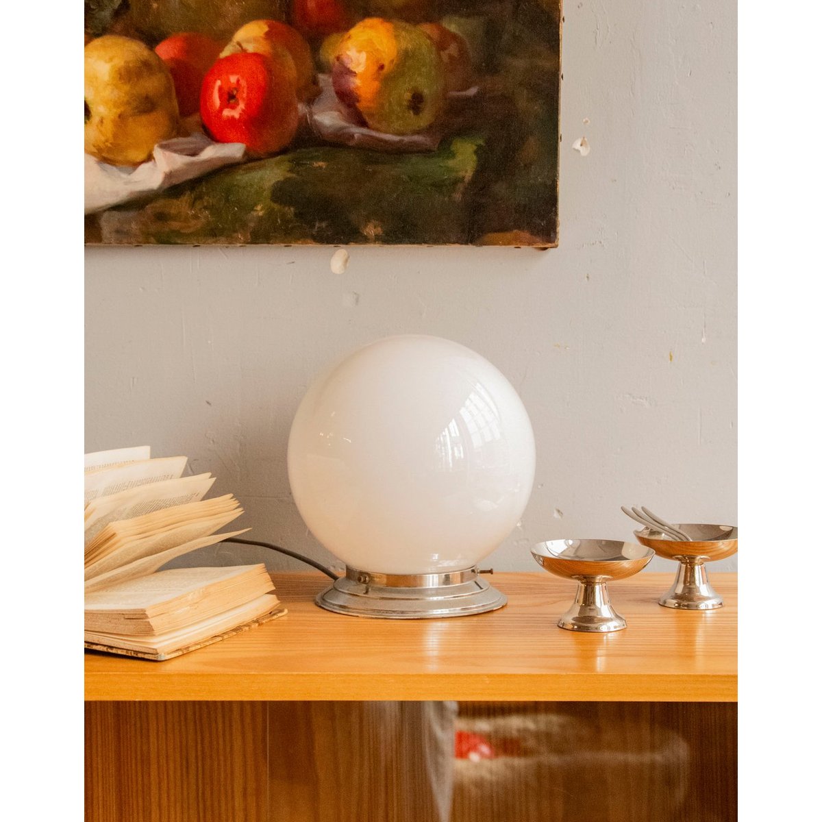 Lampe au globe lumineux en verre opaque Julia N°912 - Bon état blanc, DEBONGOUT
