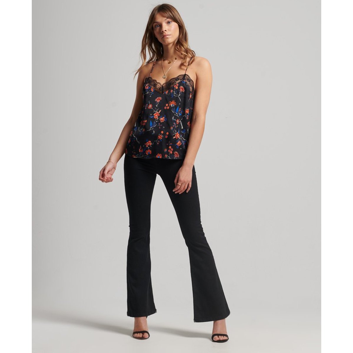 Caraco en satin avec liseré en dentelle imprimé rinko noir, SUPERDRY