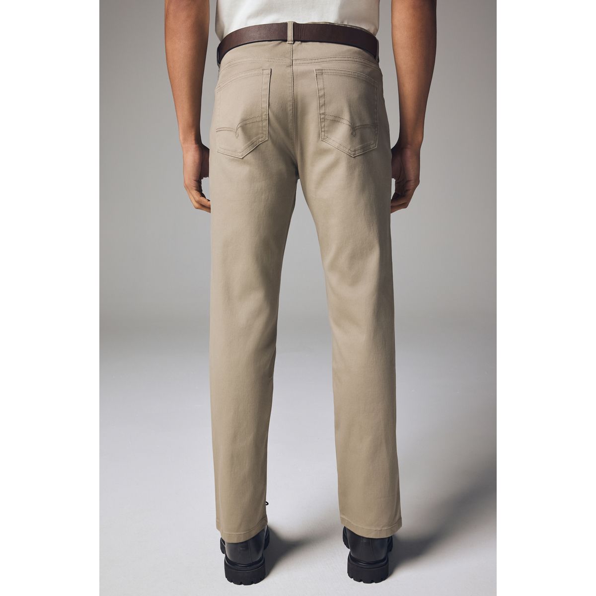 Pantalon avec ceinture coupe droite naturel, NEXT