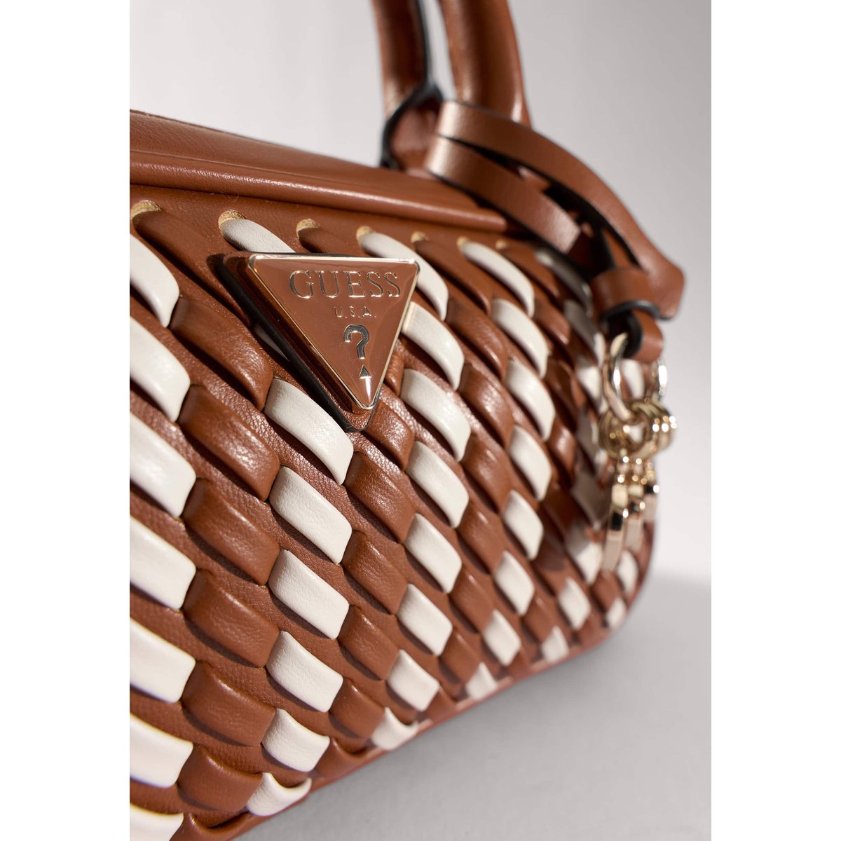 Sac Bandoulière Kora marron, GUESS