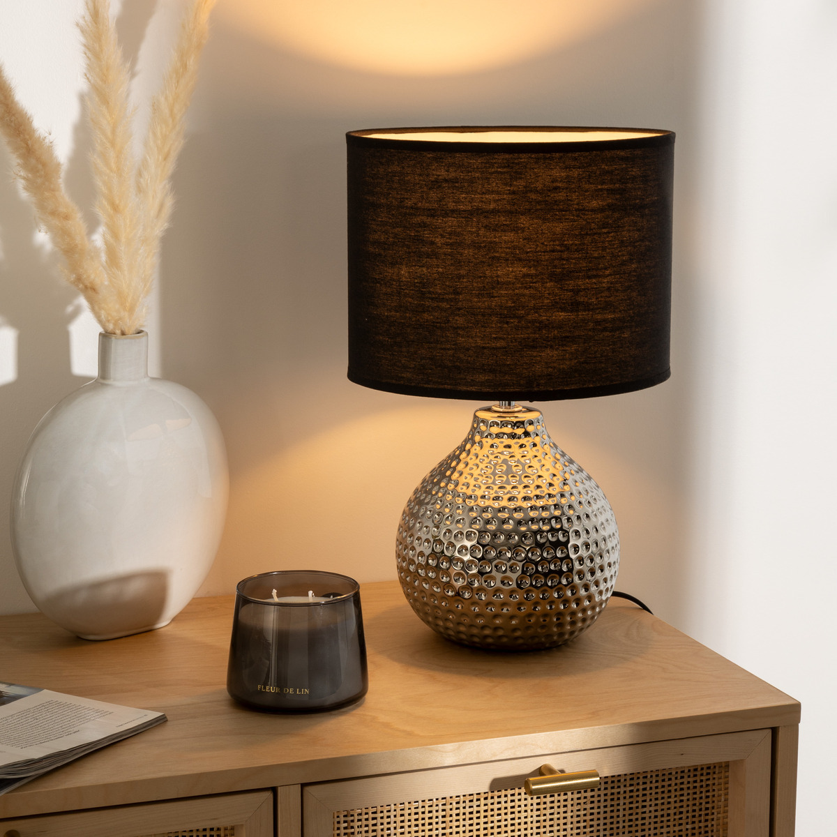 Lampe à poser en céramique argentée abat-jour en tissu MOZO noir, ATMOSPHERA