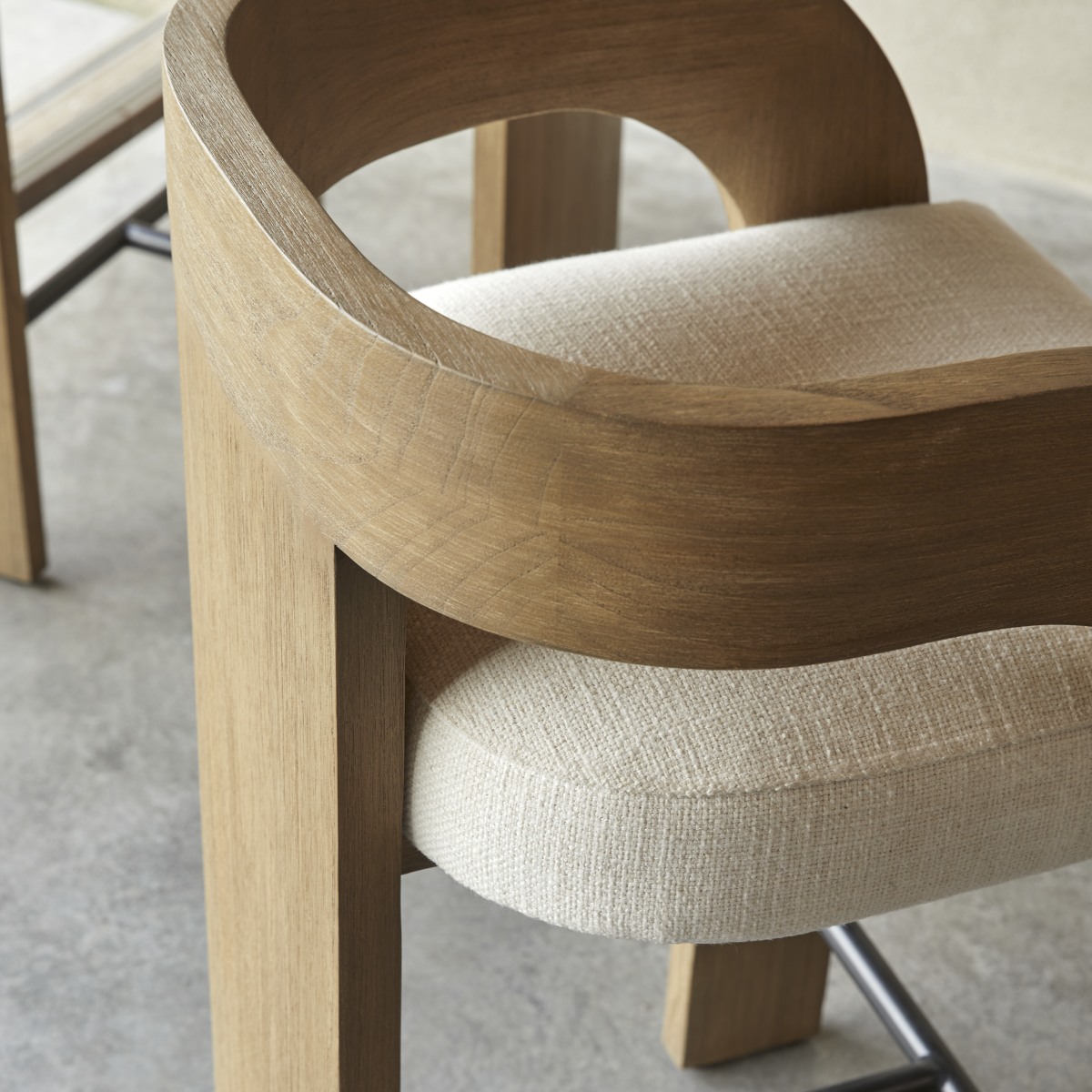 Tabouret de bar en Mindi clair massif, BOTI beige, TIKAMOON
