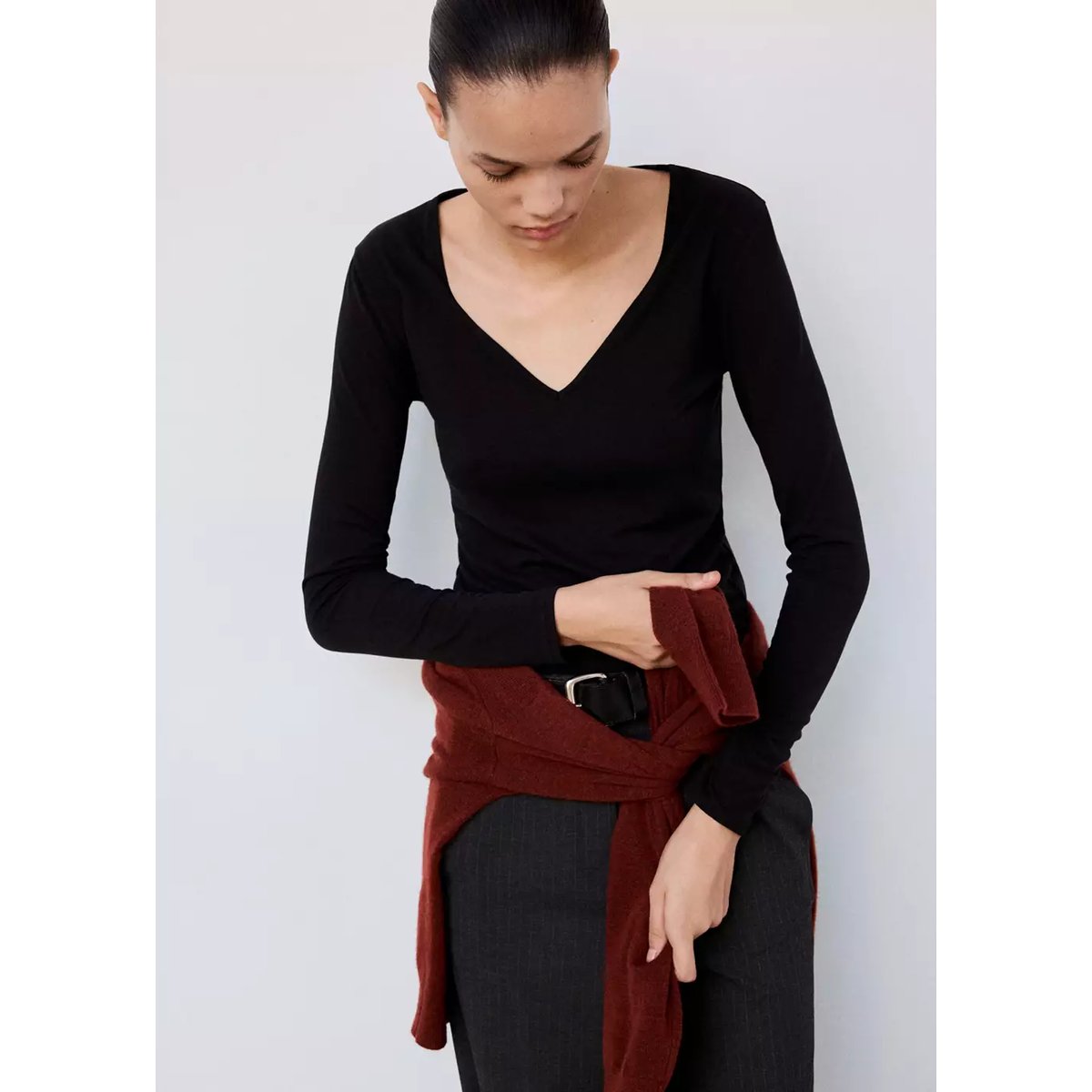 T-shirt cintré col en V noir, MANGO