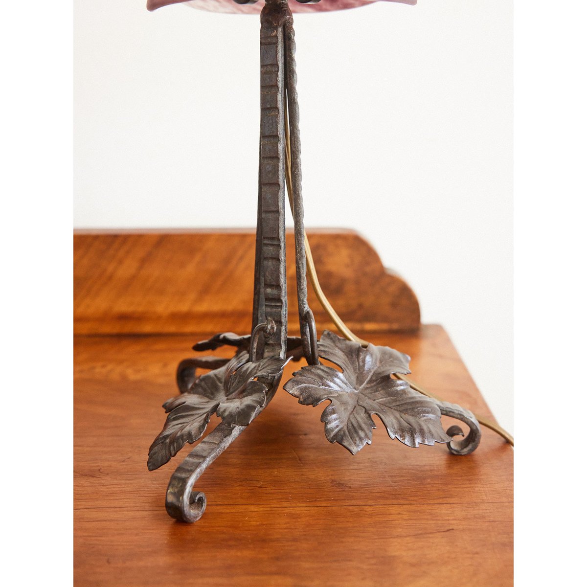Lampe à poser Art nouveau Colette N°449 - Bon état violet, DEBONGOUT