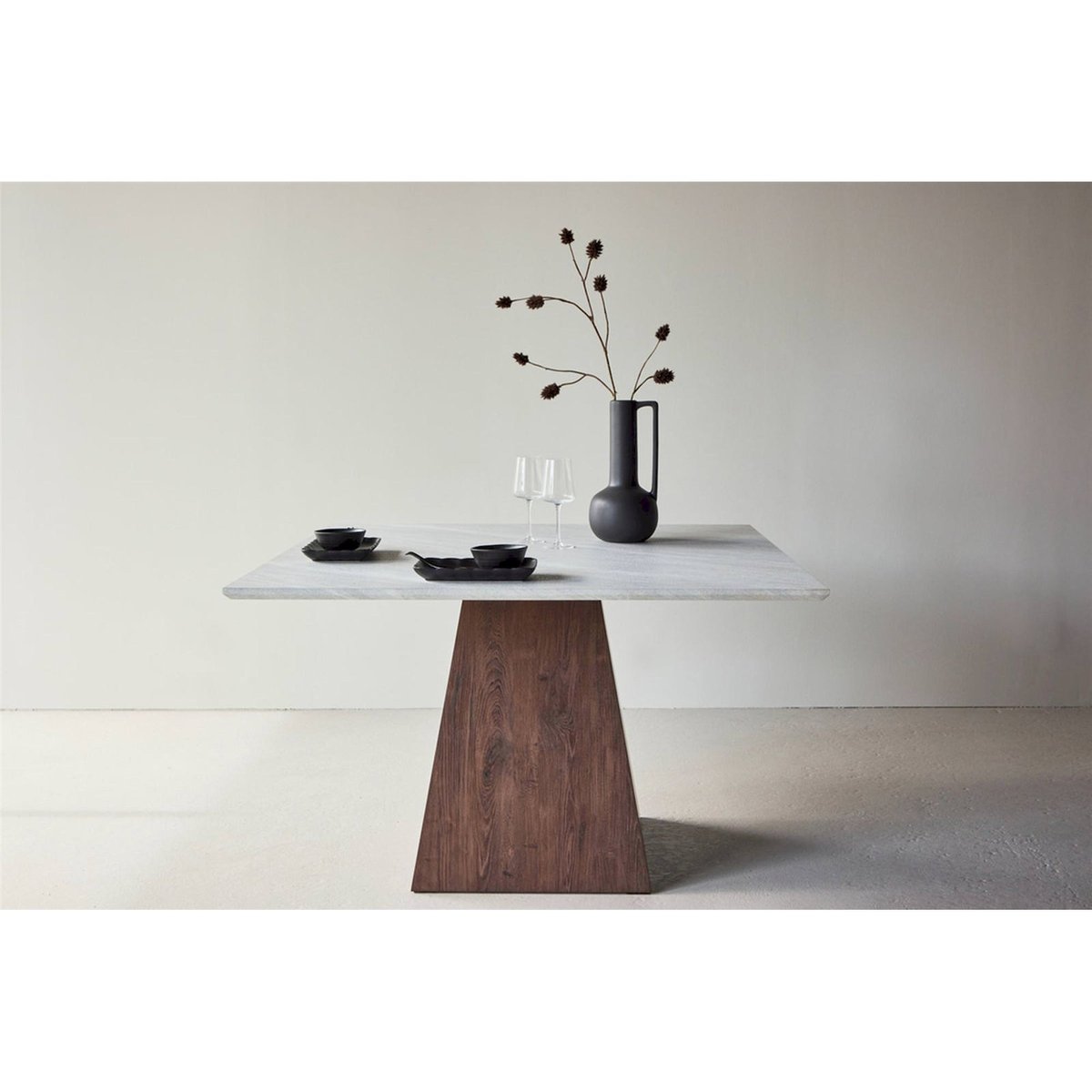 Table à manger carrée effet pierre ELVARRE gris clair effet pierre et noyer, RECOLLECTION