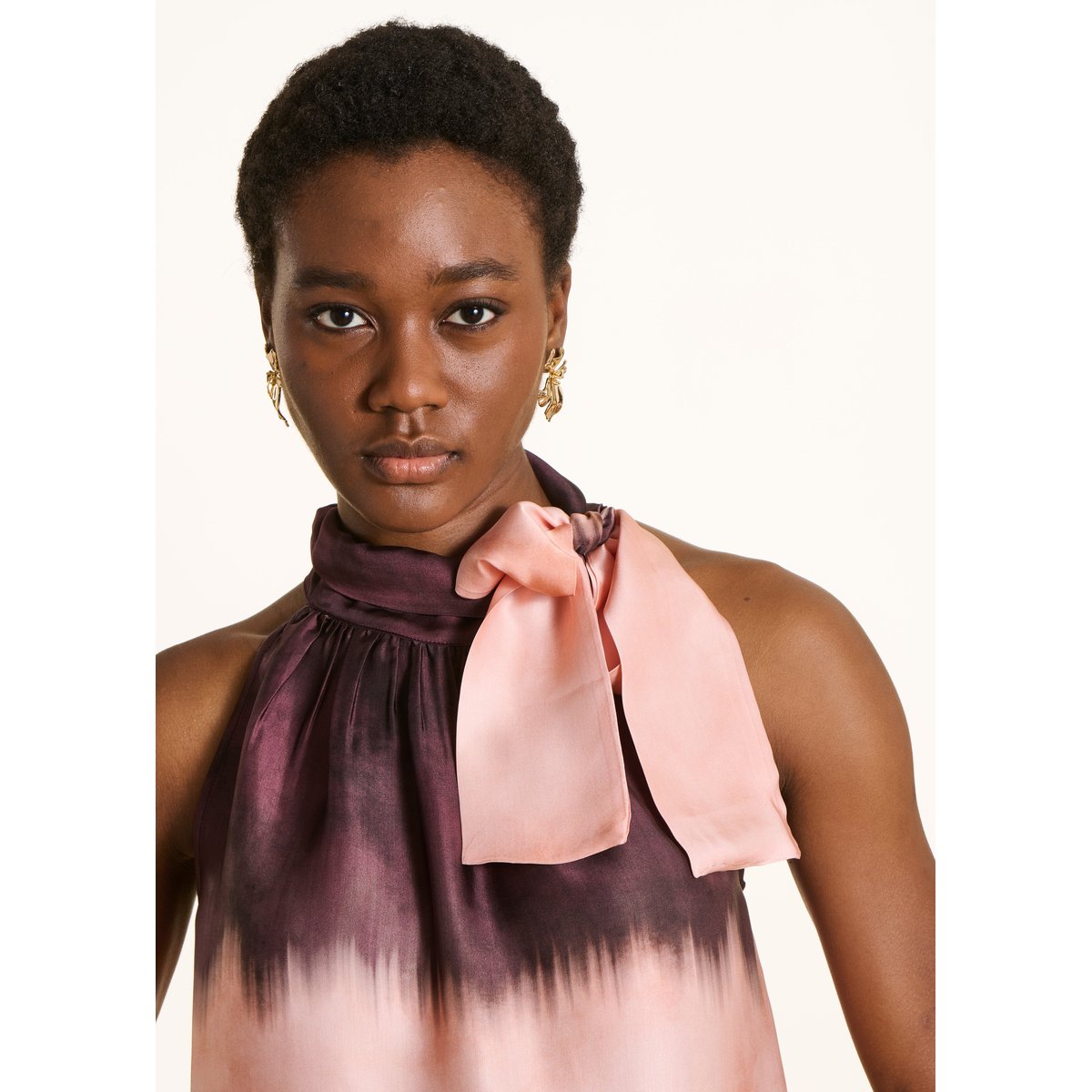 Top fluide sans manches en satin à imprimé tie & dye rosewood, LA FEE MARABOUTEE