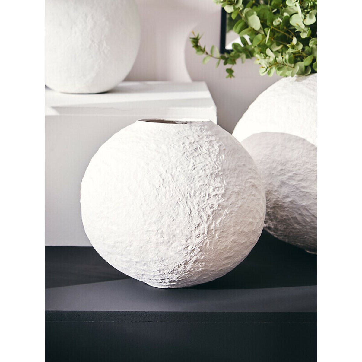 Small Cotton Mache Round Vase in White white, ÉDITÉ