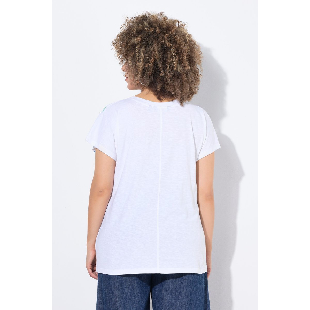 T-shirt oversize à broderies. Décolleté V blanc neige, ULLA POPKEN