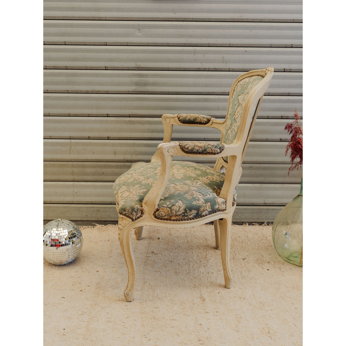 Fauteuil en bois beige et tissu bleu Ernest N°1618 - Bon état beige, DEBONGOUT