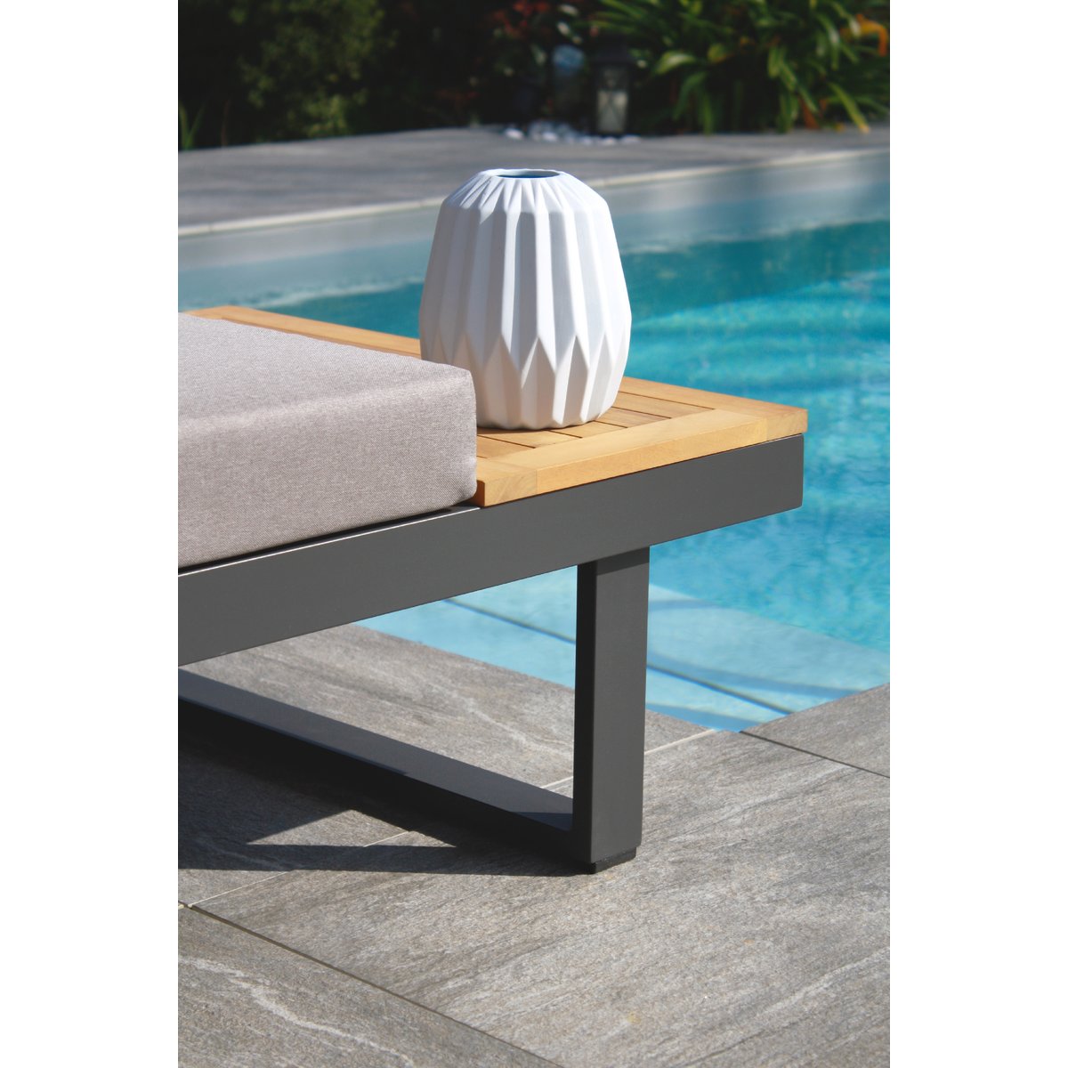Salon de jardin 4 places en bois d' et aluminium TOKYO gris anthracite, DCB GARDEN