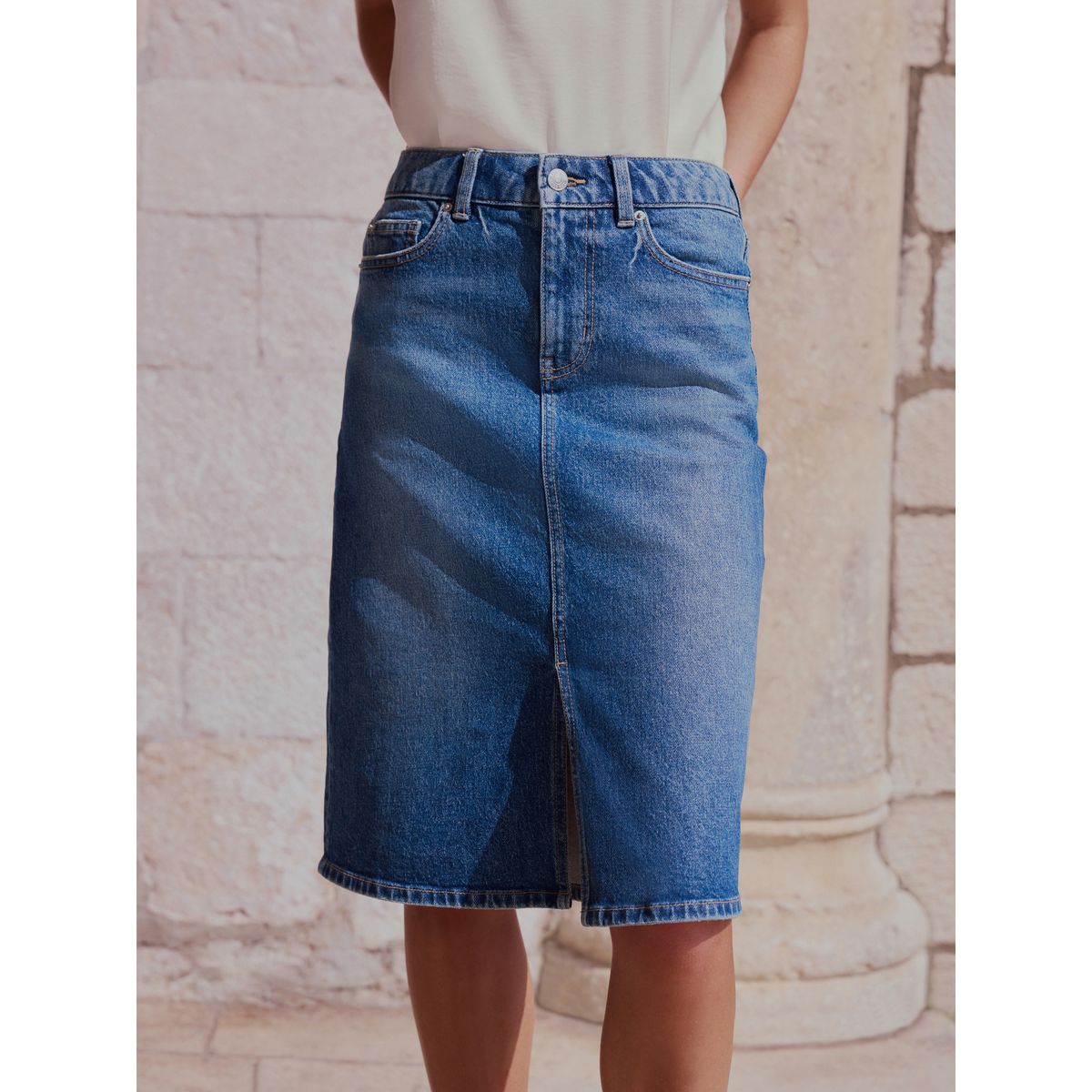 Jupe en denim longueur genou bleu moyen, NEXT