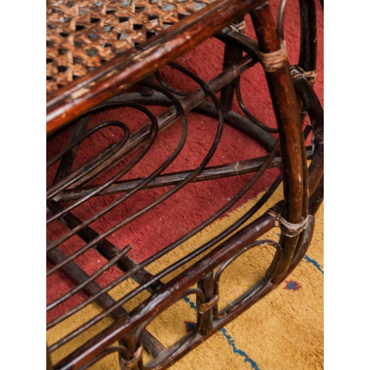 Table basse ovale en rotin Léonie N°519 - Bon état bois foncé, DEBONGOUT