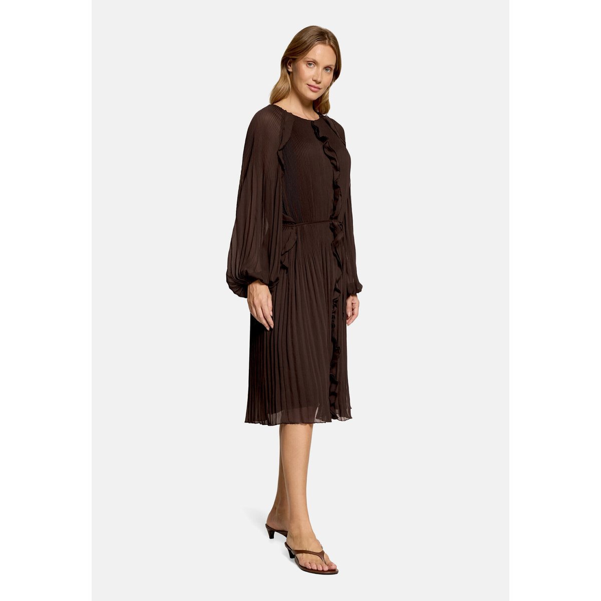 Robe en chiffon à ruches marron foncé, CARTOON