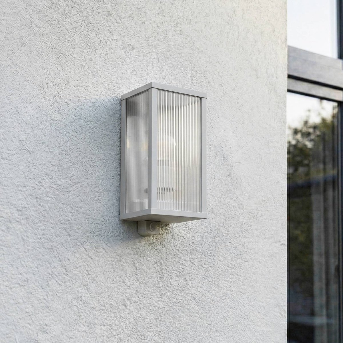 Applique extérieure en aluminium moderne gris, transparent et strié, LINDBY