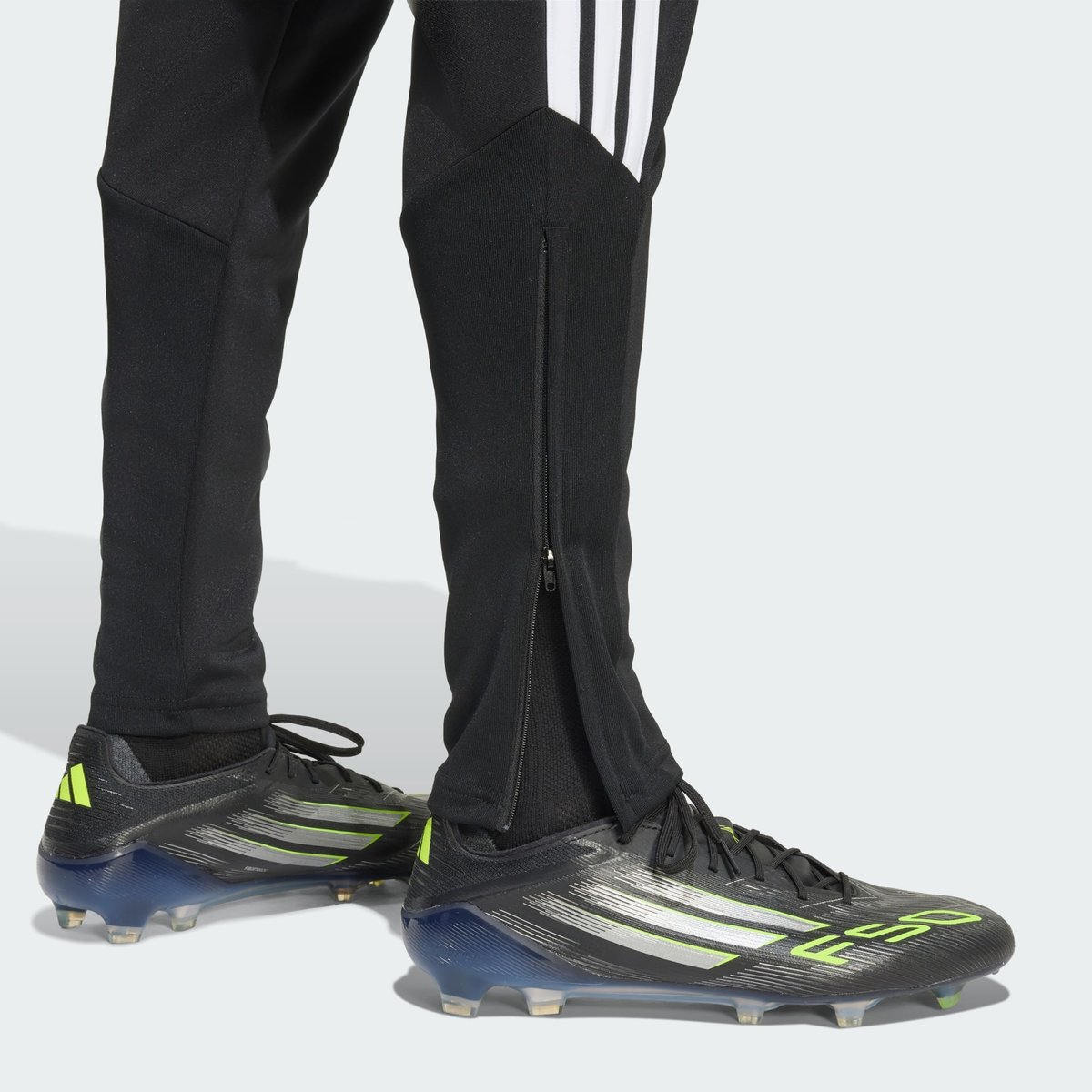 Pantalon D’entraînement Slim Tiro 26 League Pantalon D’entraînement Slim Tiro 26 League black / white, adidas Performance