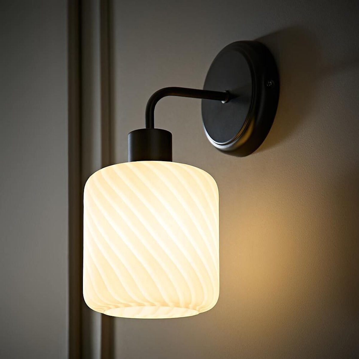 Emmerson Swirl Glass Wall Light with Filament Bulb black, ÉDITÉ
