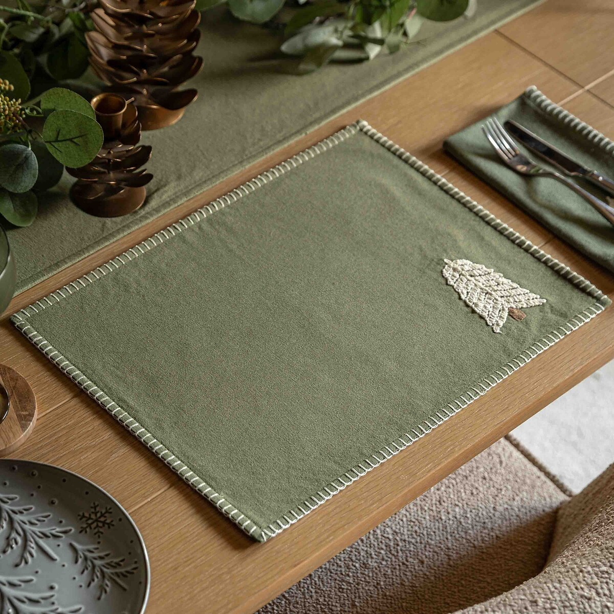 Set of 4 Woodland Embroidered Tree Placemats green, ÉDITÉ