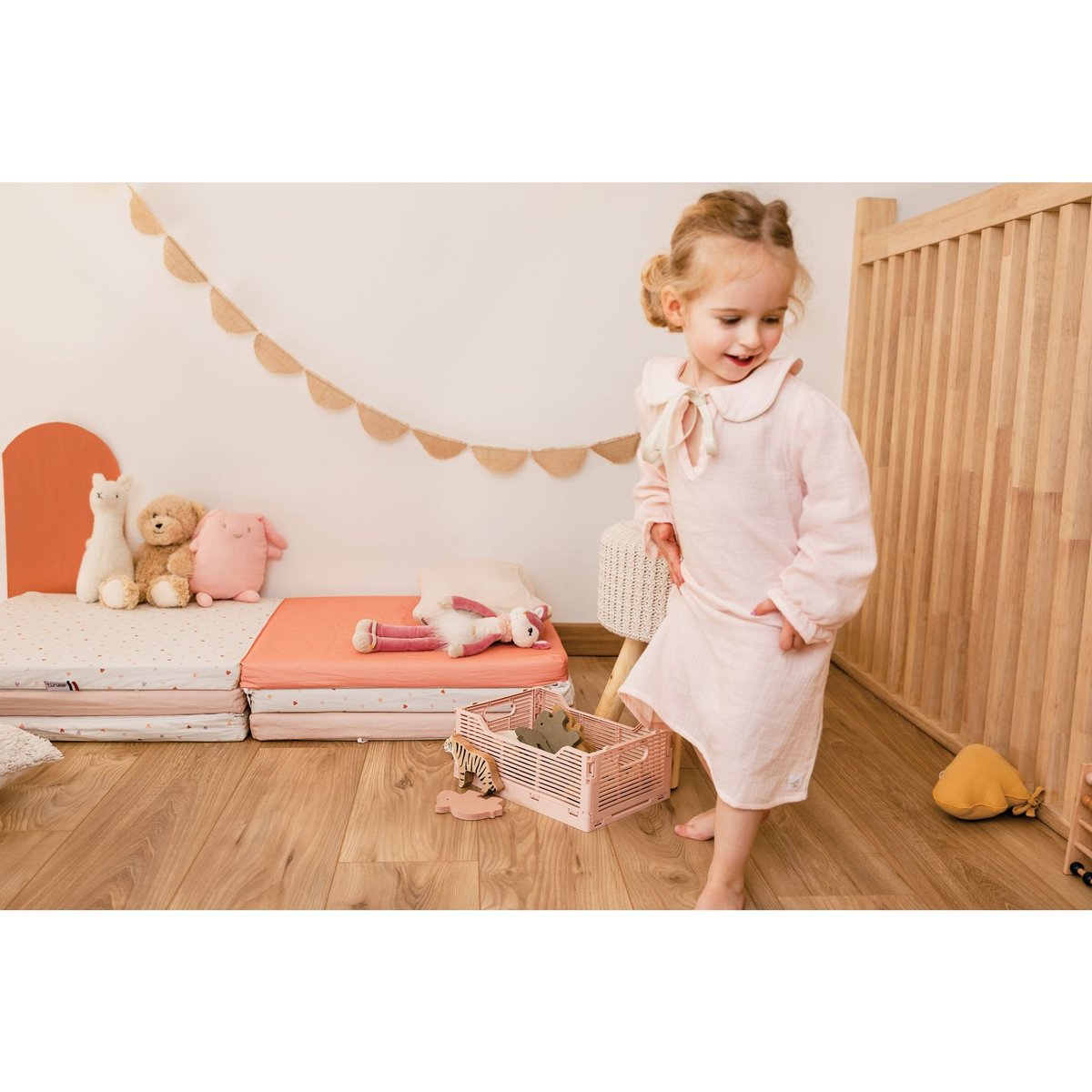 Maxi tapis malin Amazonie rose, blanc, orange, TINEO