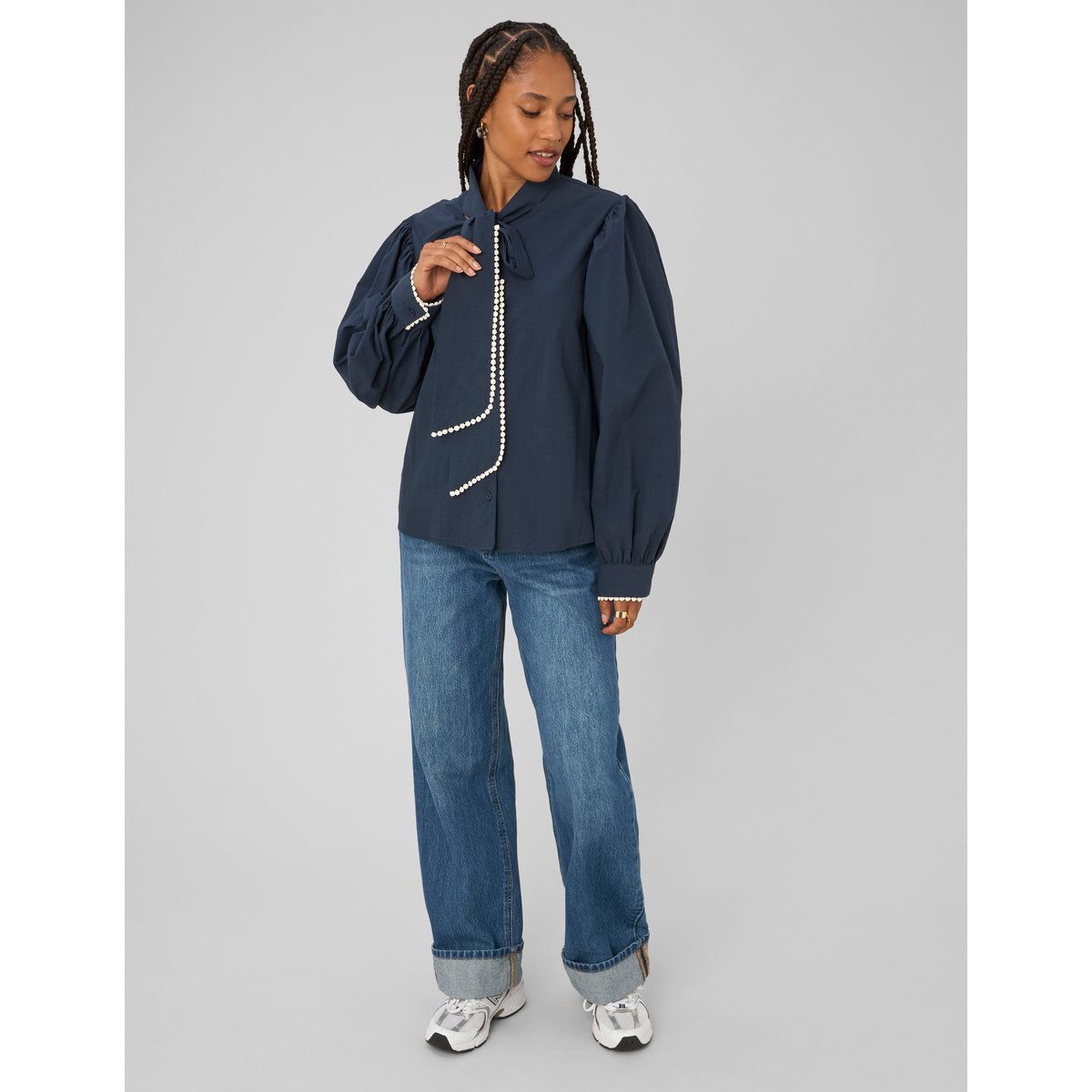 Blouse à col lavalière bleu foncé, BZB