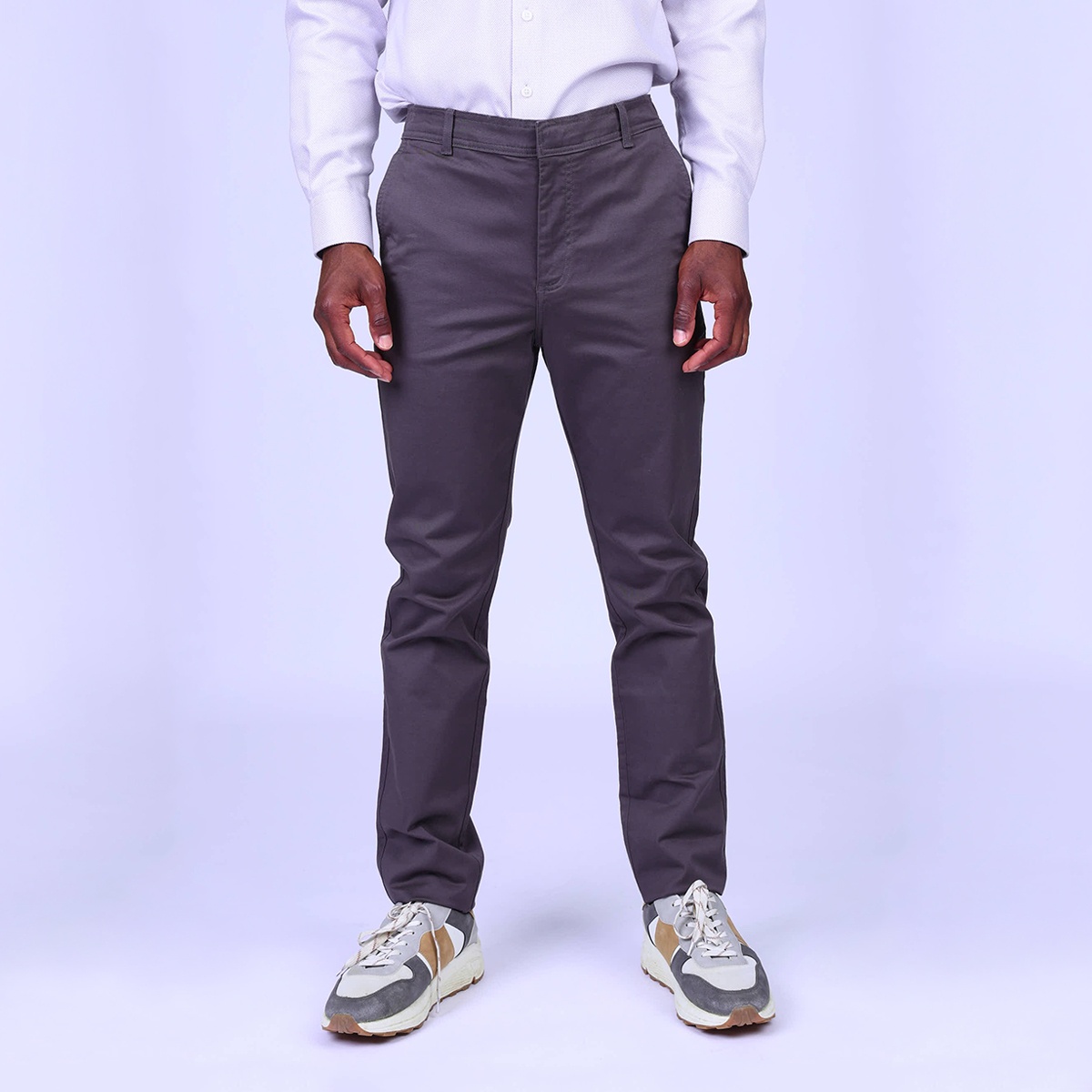 Chino coupe ajustée anthracite, MISE AU GREEN