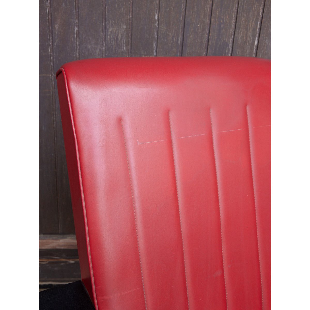 Fauteuil vintage en skai bicolore Jakob N°1285 - Bon état rouge, DEBONGOUT