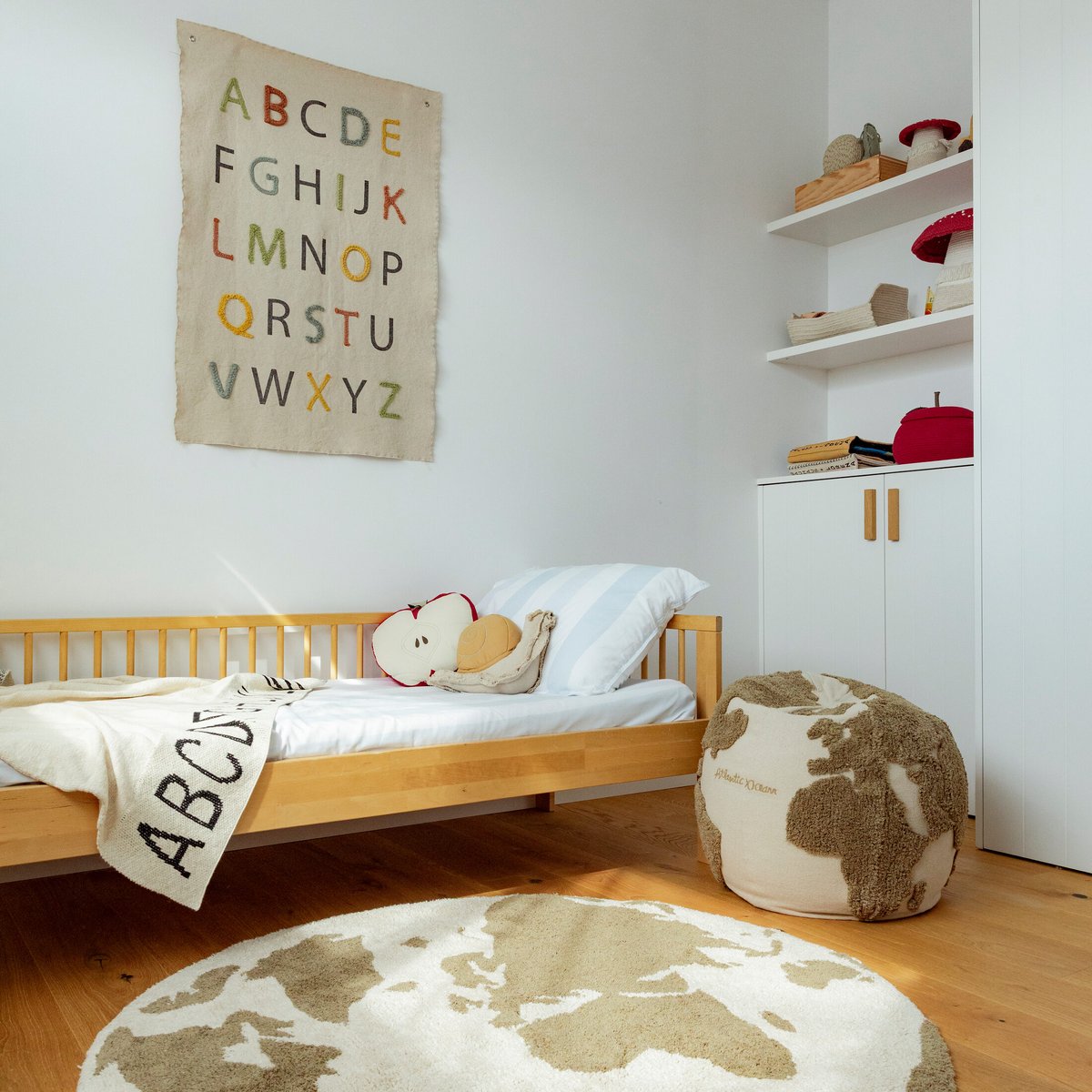 Porte-manteau mural Couleur ABC BACK TO SCHOOL matcha, châtaigne, bleu vintage, miel foncé, gris foncé, natura, LORENA CANALS