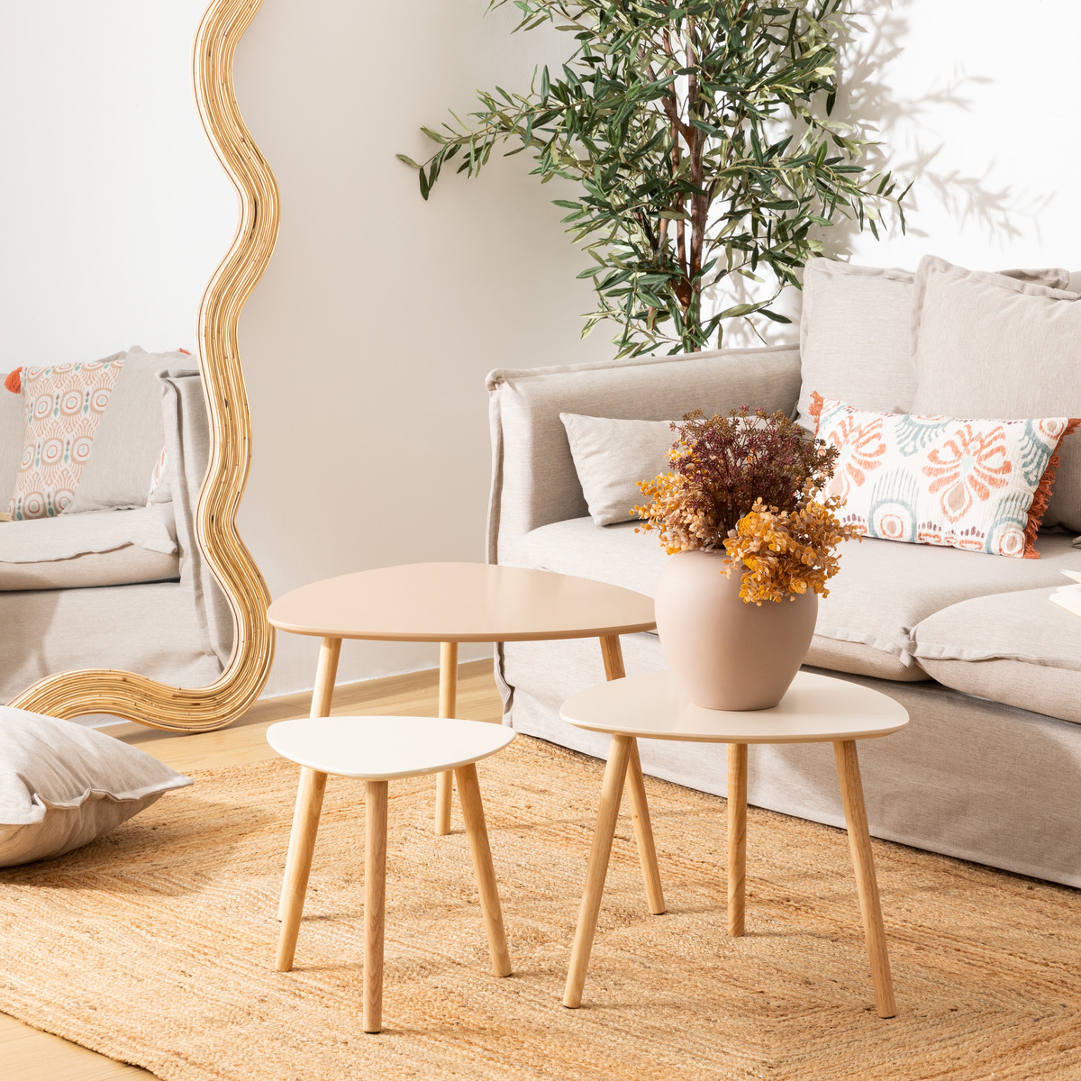 Lot de 3 tables gigognes triangulaires en bois sur pieds compas MILEO beige, ATMOSPHERA