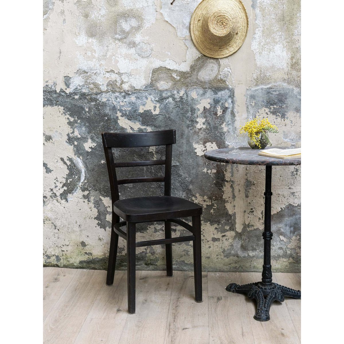 Paire de chaises en bois Claude N°1261 - Bon état bois foncé, DEBONGOUT