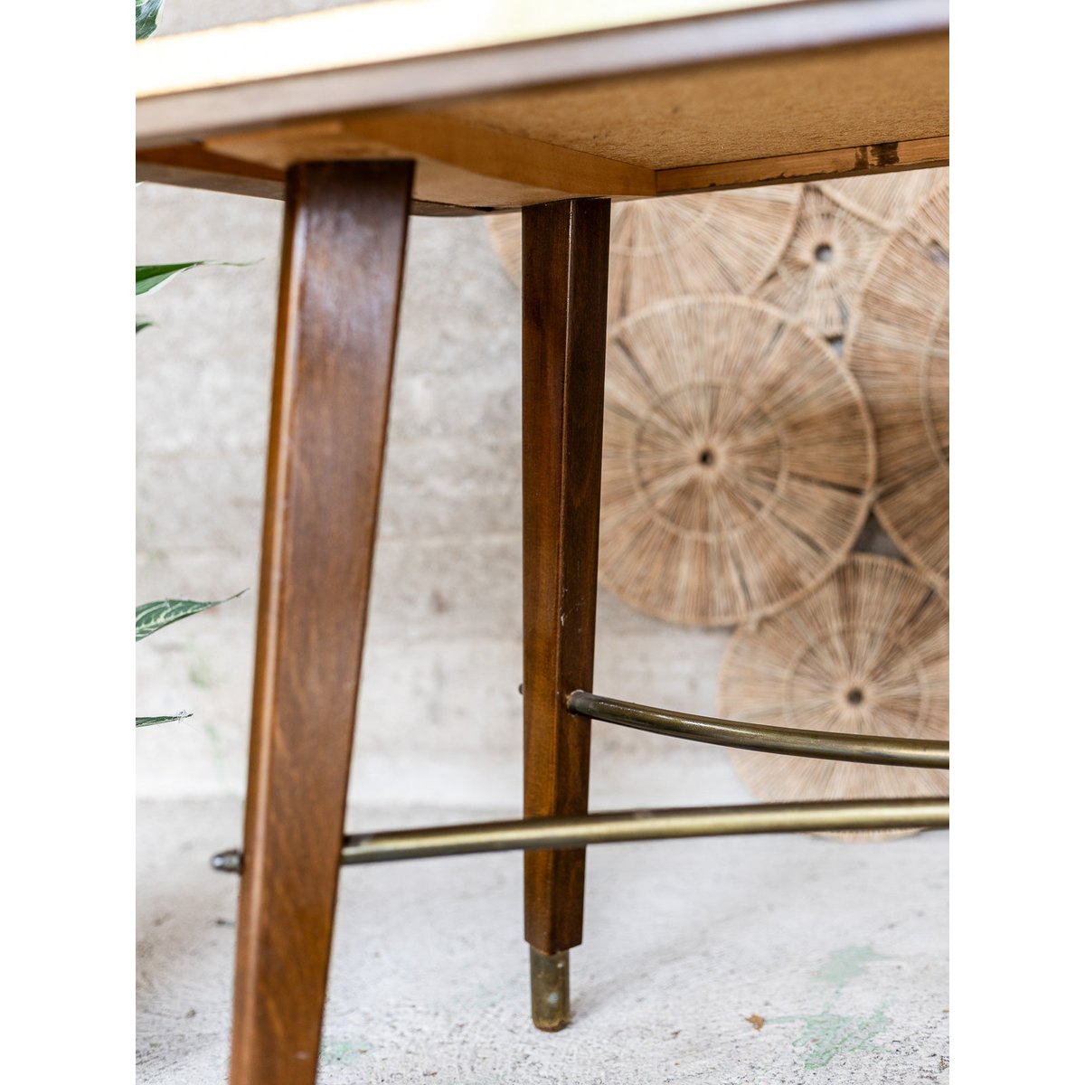 Légante table basse Donna N°1578 - Bon état bois foncé, DEBONGOUT