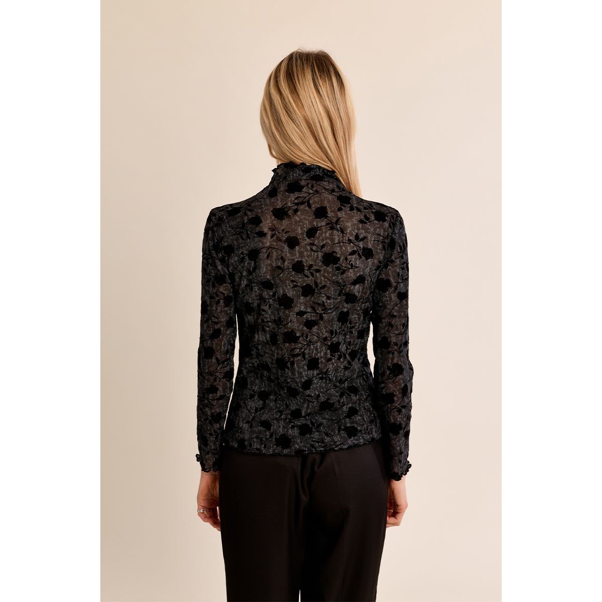 Top en semi-transparence, à fleurs noir, MOLLY BRACKEN
