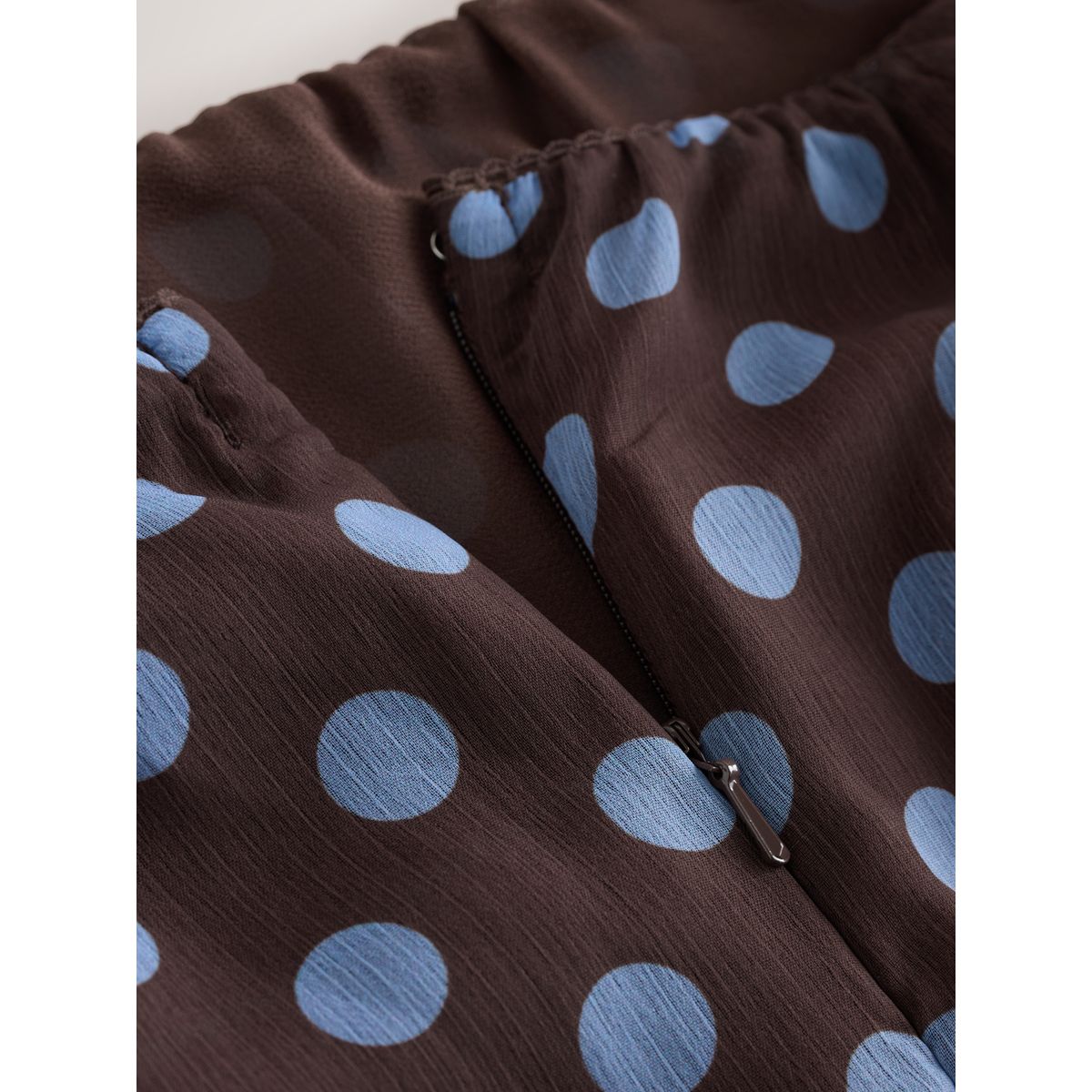 Jupe mi-longue légère marron chocolat/pois bleus, NEXT