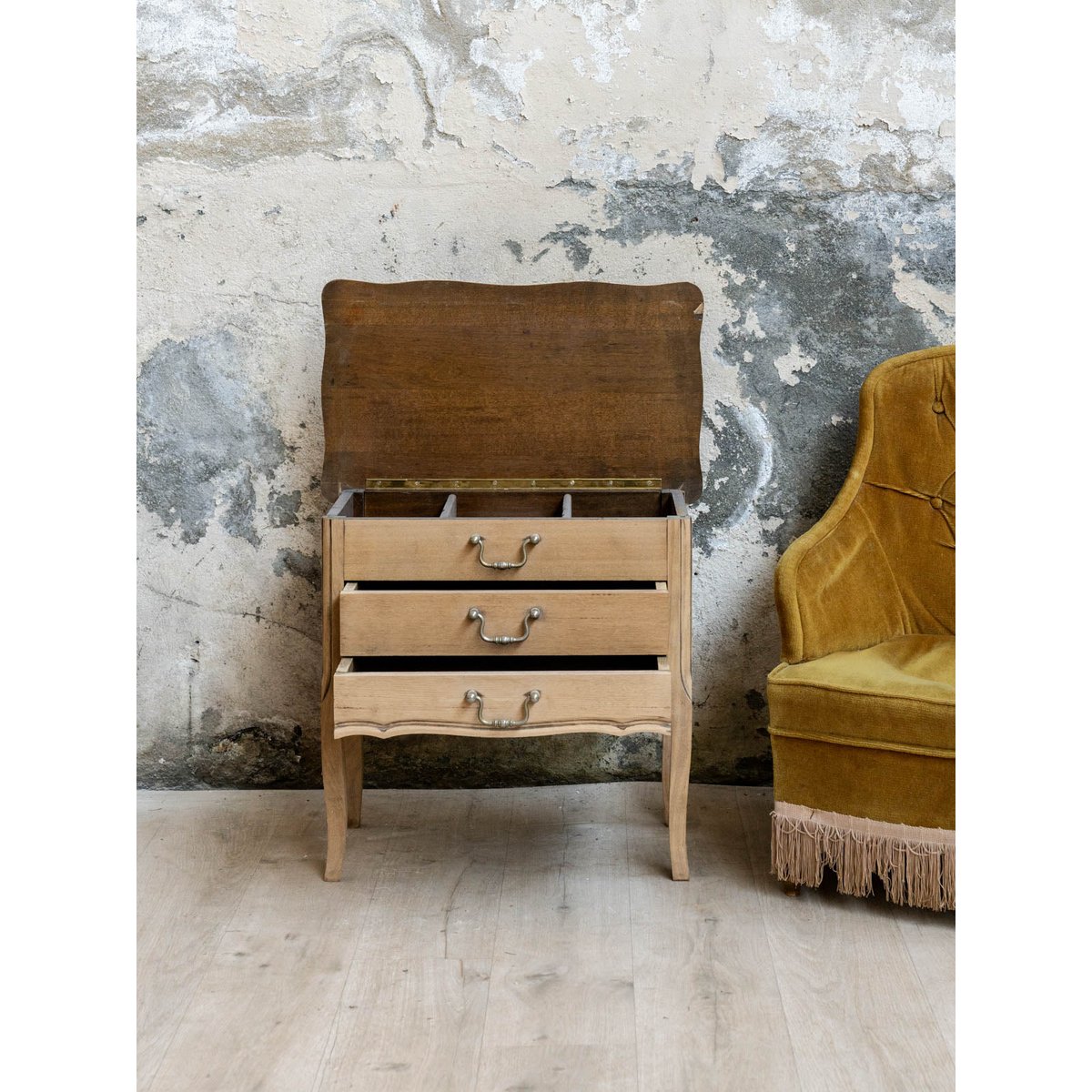 Table de chevet en bois Maïa N°1607 - Bon état bois clair, DEBONGOUT