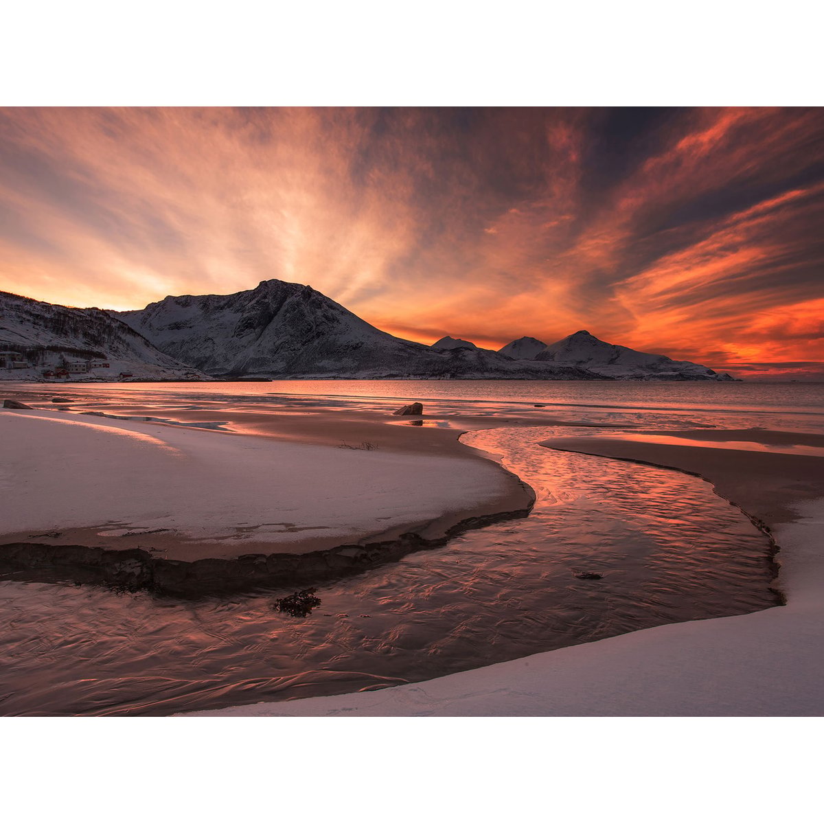 Papier peint panoramique coucher de soleil sous la neige intissé, HEXOA