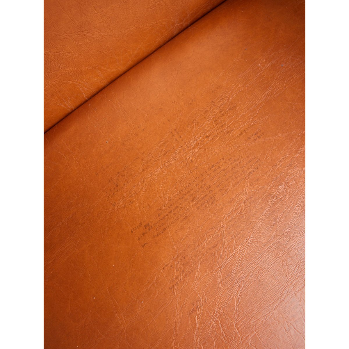 Paire de fauteuils en skaï Jakob N°1188 - Bon état marron, DEBONGOUT