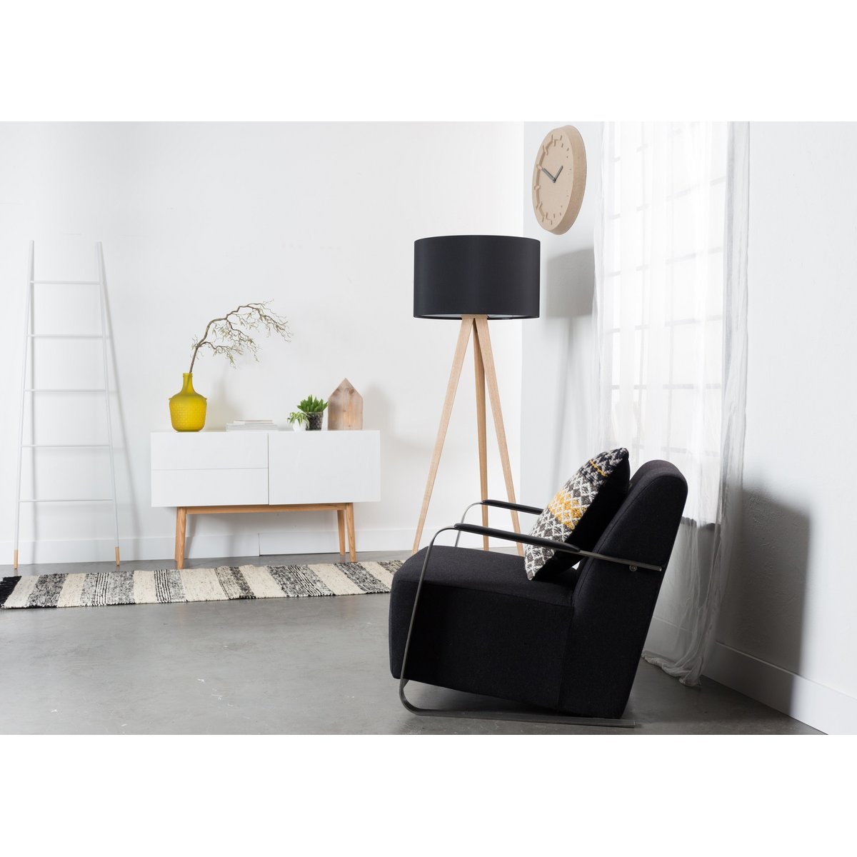 Lampadaire design en bois scandinave, TRIPOD WOOD noir, ZUIVER