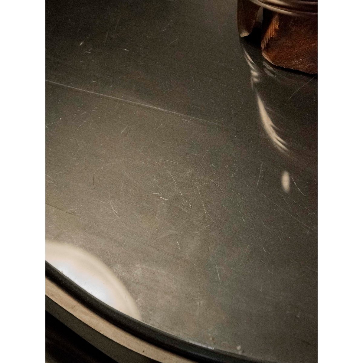 Paire de chevets en bois noir Odile N°1455 - Bon état noir, DEBONGOUT