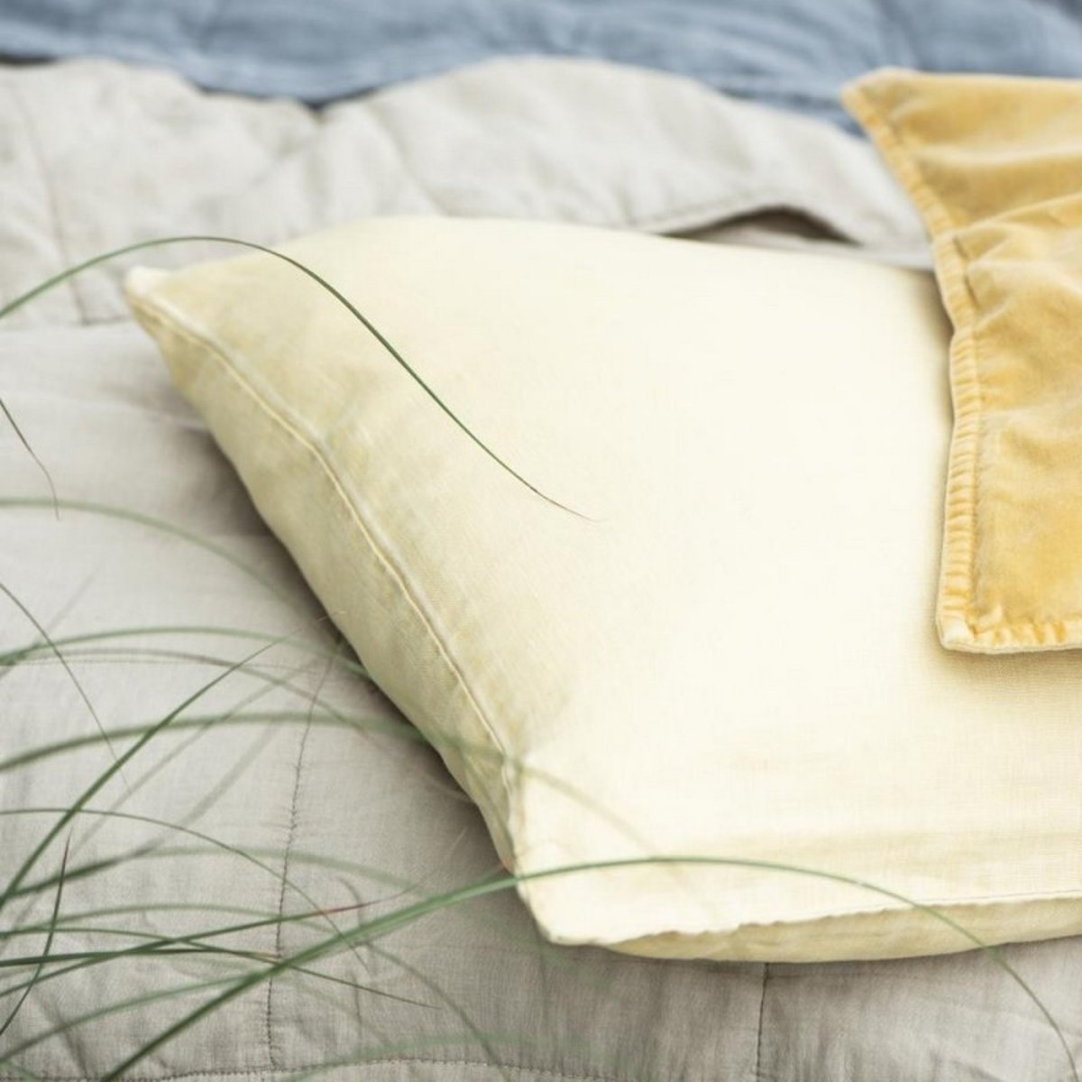 Housse de coussin lin jaune pastel, IB LAURSEN