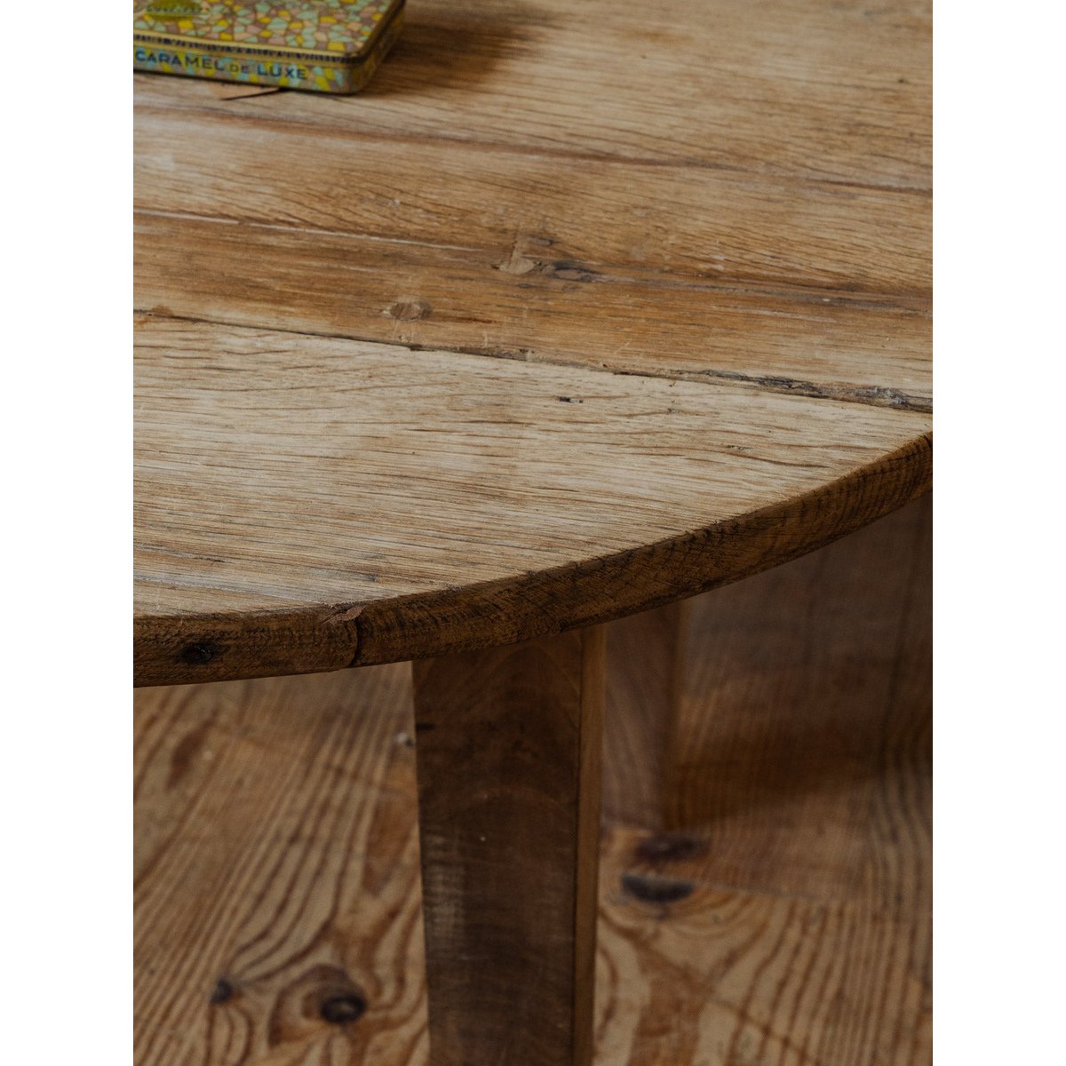 Table basse rustique en bois Léonie N°961 - Bon état bois clair, DEBONGOUT
