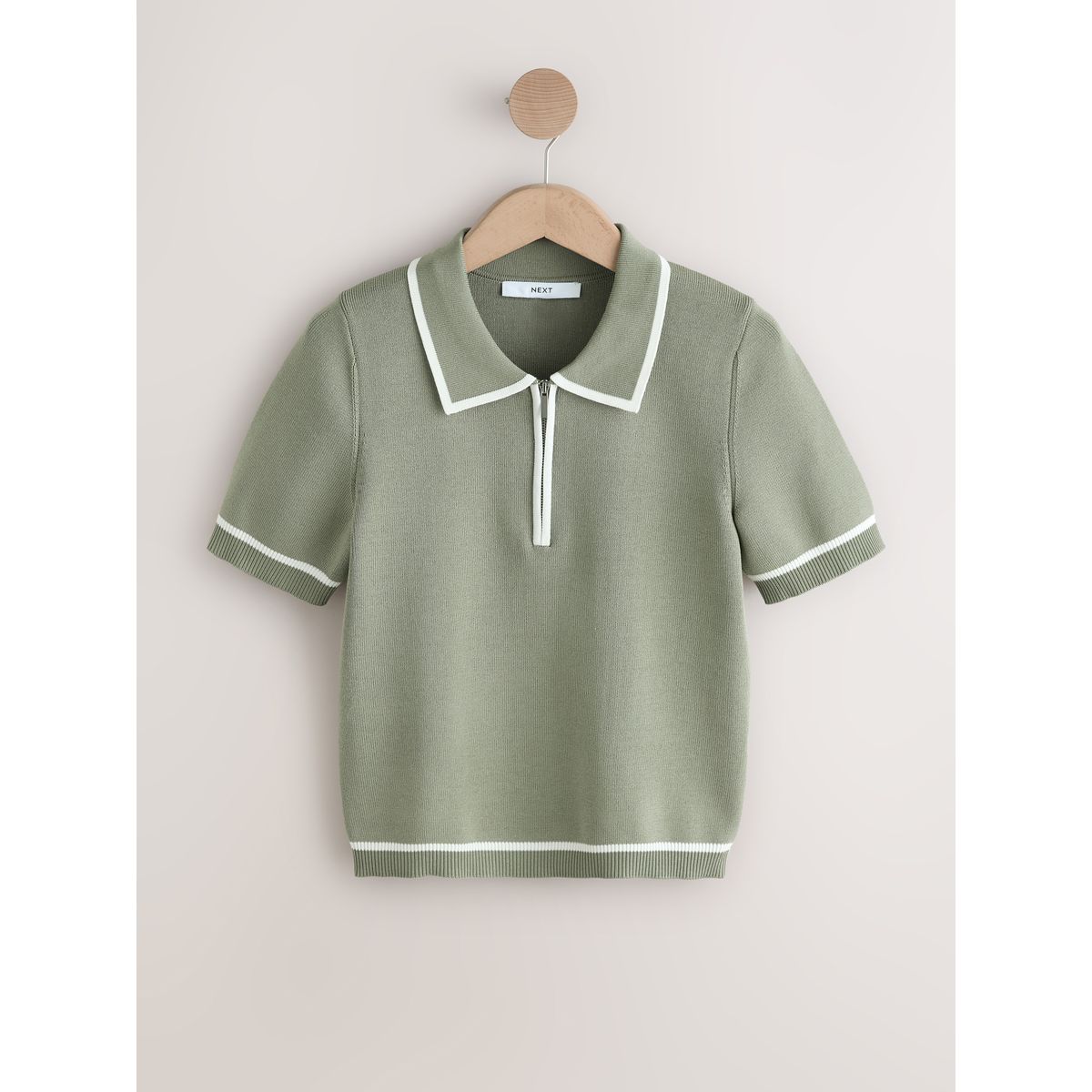 Polo en maille à col zippé pointes vert sauge, NEXT